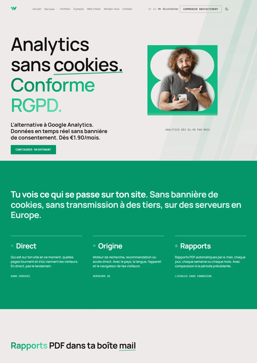 La page analytics de Weblio intitulée "ton site, analysé, conforme au RGPD", avec un homme aux cheveux bouclés et à la barbe qui tient un smartphone